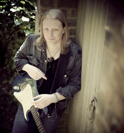 Matt Schofield 2013-2 credit Sam Hare