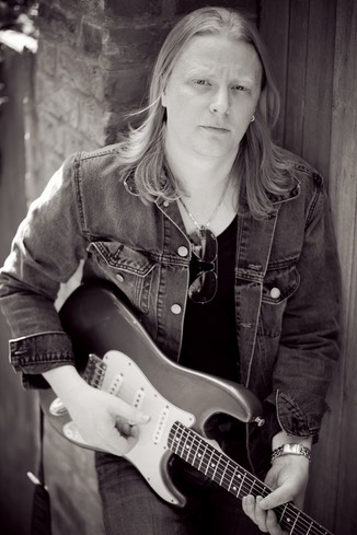 Matt Schofield 2013-3 credit Sam Hare 2